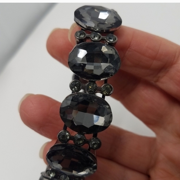 Bundle of 6 Women Fashion Bracelets - Picture 6 of 7